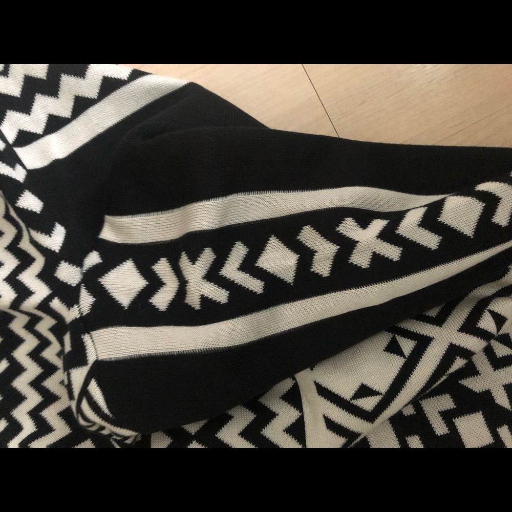 Larry Levine B&W Open Cardigan - Picture 3 of 8